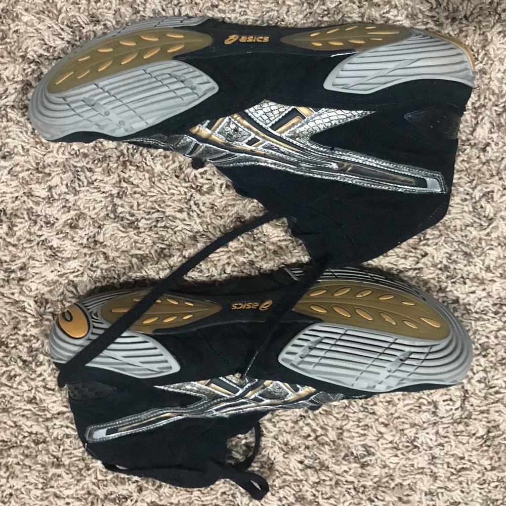 ASICS Cael Sanderson wrestling shoe